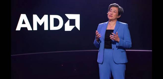 리사 수 AMD 최고경영자(CEO)가 12일(미국 현지시간) 세계 최대 가전 정보기술(IT) 전시회 CES 2021에서 기조연설하고 있다. (사진=CES홈페이지 캡처)