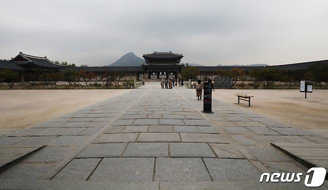 지난해 10월 서울 종로구 경복궁의 한산한 모습. © News1