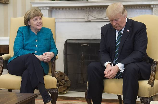 2017년 3월 백악관에서 앙겔라 메르켈 독일 총리와 도널드 트럼프 미 대통령이 만났을 때 모습./AFP 연합뉴스