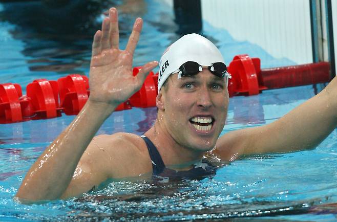 2008년 베이징 올림픽에서 남자 자유형 계영에서 금메달을 획득한 클레트 켈러가 환호하고 있다. AFP 연합뉴스