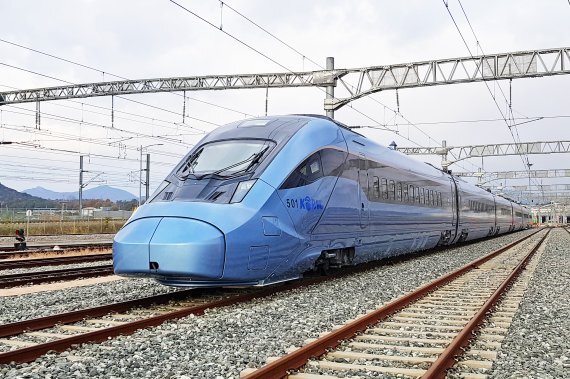 국내 기술로 설계부터 제작까지 완성한 차세대 고속열차 KTX-이음 fnDB