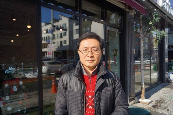 유홍렬 씨는 월 100만 원씩 임대료를 인하해 주고 있다.