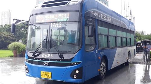 국내서 첫 상업운행 나선 전주 수소 시내버스 [연합뉴스 자료사진]