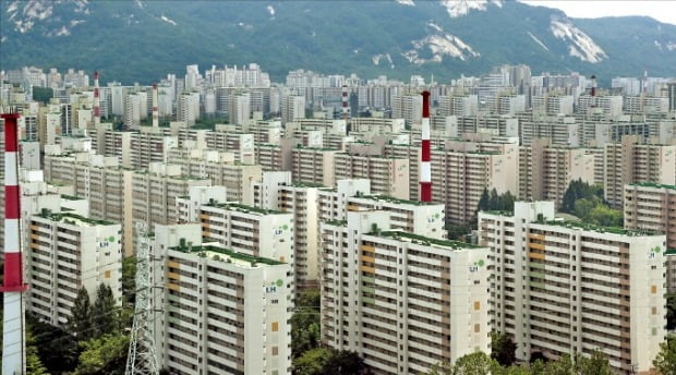 지난해 아파트 매매가격 상승률이 서울 25개 구에서 가장 높았던 노원구 일대 아파트 단지.  /한경DB