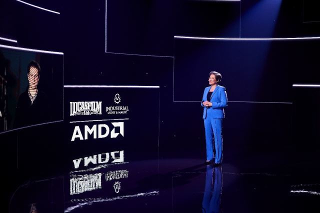 AMD CEO 리사 수 박사가 12일(현지시간) CES 기조연설에서 루카스필름 기술 담당 프랑수아 샤르보디안 부사장과 대화하고 있다. AMD 제공