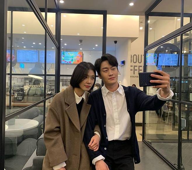 Actor Im Se-mi has released a two-shot with Right of.Im Se-mi posted two photos on his instagram on January 14 without any comment.The photo shows Im Se-mi and Right of taking a selfie with a friendly lover force.The photo taken at the TVN Drama True Beauty which is currently on air, gave a sweet atmosphere such as putting arms in front of each other.In True Beauty, Im Se-mi appears as Moon Ga-youngs sister Lim Hee-kyung, Right of Moon Ga-young, and Cha Eun-woo high school teacher Han Jun-woo.Two people in the play make a love line.