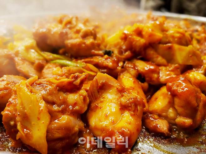 통나무집닭갈비의 철판닭갈비