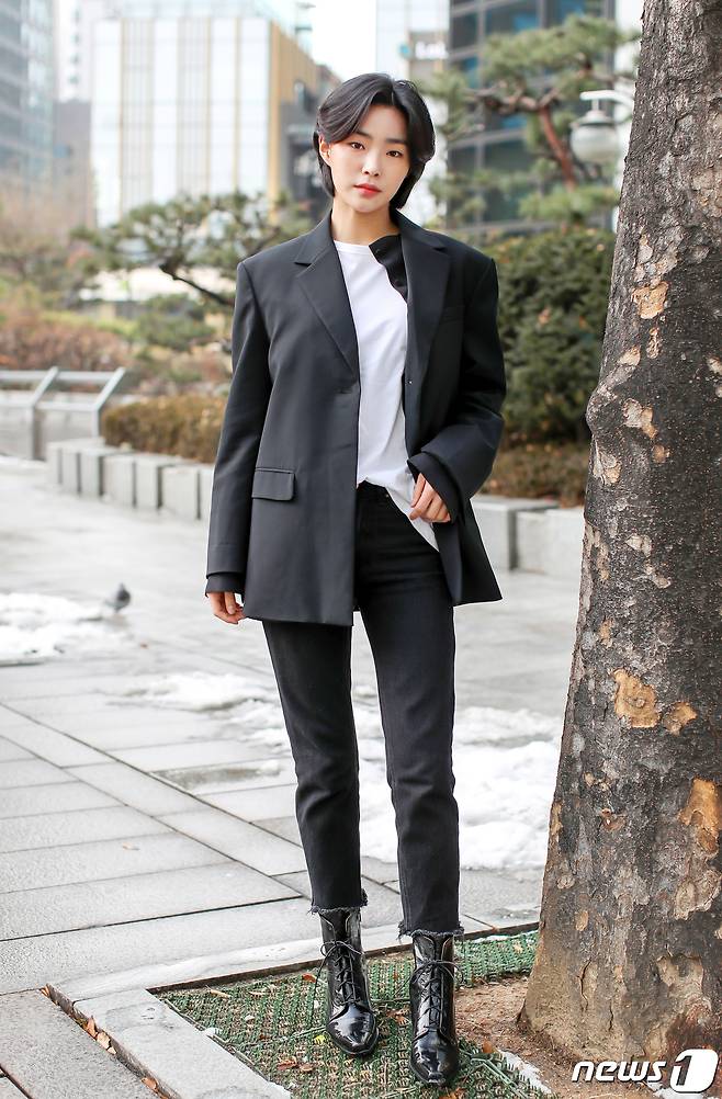 Seoul=) = Actor Cho Hye-won, who is appearing on tvN Mon-Tue drama Day & Night, poses before an interview at the office building in Jongno-gu, Seoul.2020.1.15