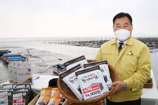 김산 무안군수가 농·특산품을 직접 홍보하고 있다. (사진=무안군 제공)
