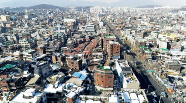 노후·저층 주택이 밀집한 서울 장위동 장위뉴타운 일대.  한경DB