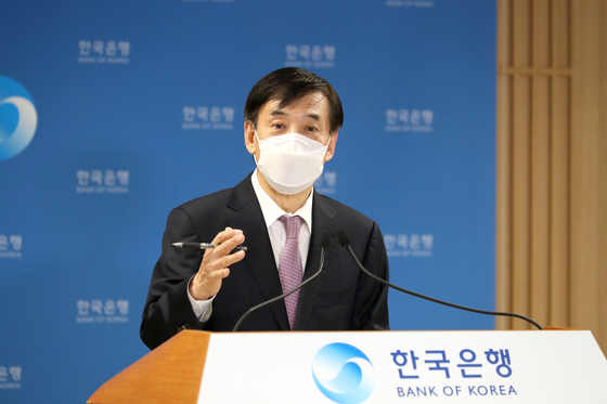 Bank of Korea Gov. Lee Ju-yeol speaks during an online press briefing held Friday at the bank in Jung District, central Seoul. [BANK OF KOREA]