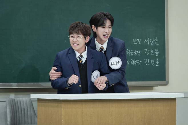‘아는형님’ 유노윤호가 딘딘과 특별한 친분을 뽐낸다.사진=JTBC 제공