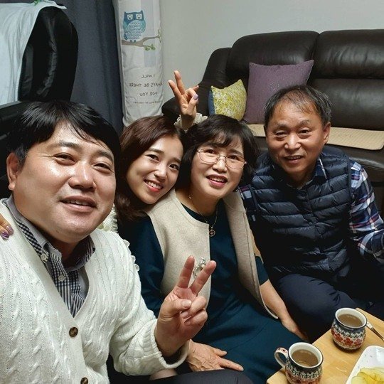 야구선수 출신 양준혁이 아내 박현선씨와 함께 처가를 방문한 모습./사진=양준혁 인스타그램