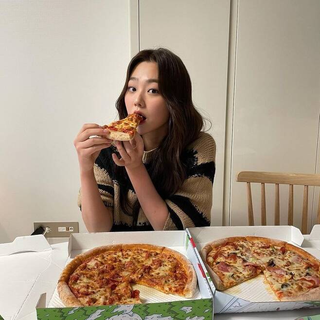 Kang Mina from Gugudan has been in the midst of the groups dismantling.On January 15, Kang Mina wrote on her Instagram page, Hello Kang Mina.I am really happy to be able to support the future of children in 2021. He mentioned the Pizza brand, which is a promotional model.If you order a Henry & Mina signature set, some of the proceeds will be donated to Save the Childrens Rural Nutrition Support Project.I would like to ask you to participate in a good event where you can eat Pizza and donate deliciously. Kang Mina in the public photo posed with a pizza with a playful look.Kang Mina, who posed while watching the camera, attracted attention with his delicious eating.