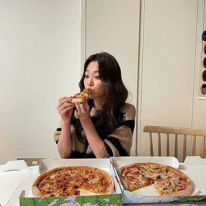 Kang Mina from Gugudan has been in the midst of the groups dismantling.On January 15, Kang Mina wrote on her Instagram page, Hello Kang Mina.I am really happy to be able to support the future of children in 2021. He mentioned the Pizza brand, which is a promotional model.If you order a Henry & Mina signature set, some of the proceeds will be donated to Save the Childrens Rural Nutrition Support Project.I would like to ask you to participate in a good event where you can eat Pizza and donate deliciously. Kang Mina in the public photo posed with a pizza with a playful look.Kang Mina, who posed while watching the camera, attracted attention with his delicious eating.