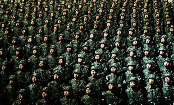열병식에서 도열한 북한군. 뉴스1 제공