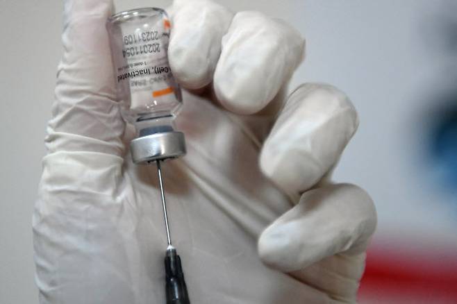 중국 제약업체 시노백이 개발한 백신(사진=AFP)