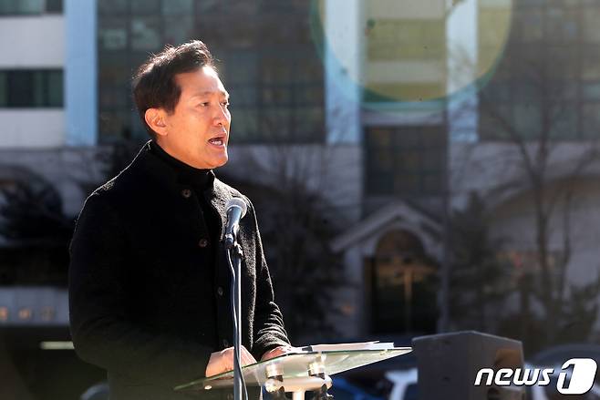 오세훈 전 서울시장이 17일 오전 서울 강북구 북서울꿈의숲에서 기자회견을 열고 서울시장 보궐선거 출마를 선언하고 있다. 2021.1.17/뉴스1 © News1 국회사진취재단