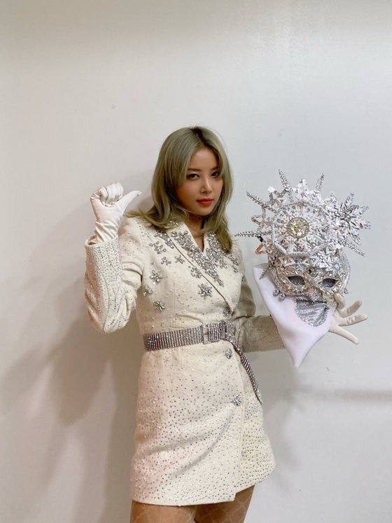 Singer Yubin expressed his feelings for appearing in King of Mask Singer.In the MBC entertainment program King of Mask Singer broadcasted on the afternoon of the 17th, Yubin turned into flower of snow and showed off his hidden singing ability.Yubin had a phone number stage in the first round, and Yubin, who won the stage with intense lapping, advanced to the second round.In the second round solo song stage, Yubin selected Taemins MOVE.He showed off his deadly charm with a languid husky voice and groove gesture, but unfortunately he failed to cross the threshold of the third round and was eliminated.Sandara Park, who watched Yubins stage, praised him for saying, I sang songs and raps and sang them very deliciously. It was a pleasant stage for eyes and ears.Yubin said through his agency Le Entertainment, It was a stage where I was nervous and nervous.It was a very precious experience to be able to stage with songs from other artists other than my songs. I am more confident with this King of Mask Singer opportunity and I am glad that I have had a wonderful memory. I will show you better music and stage in the future.I hope you will love Perfume a lot and have a year full of fragrance. Through personal SNS, we also released a mask authentication shot of flower of snow.On the other hand, Yubin is continuing his active activities with his new song Perfume (PERFUME) released on the 13th.