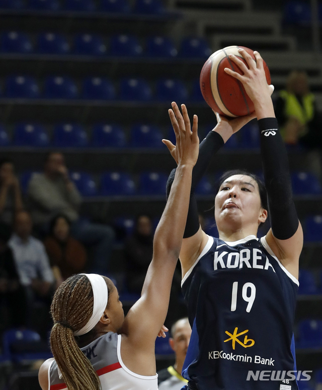 [베오그라드(세르비아)=AP/뉴시스]한국 여자농구 박지수