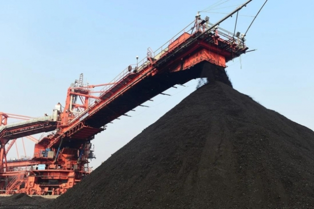 중국의 한 항구에 적재된 호주산 석탄./신화통신 발행 사진 캡처