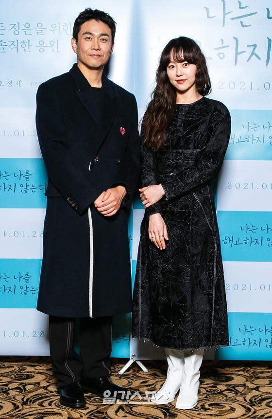 Actor Oh Jung-se and Yoo Da-In attended the premiere of the movie I do not fire me at the entrance of Lotte Cinema Counter in Seoul Gwangjin District on the afternoon of the 19th.The film I Do not Fire Me (director Lee Tae-gyeom) is a film about Jung Euns journey to regain his place after a year of being ordered to dispatch and going to a subcontractor.Opening on the 28th.