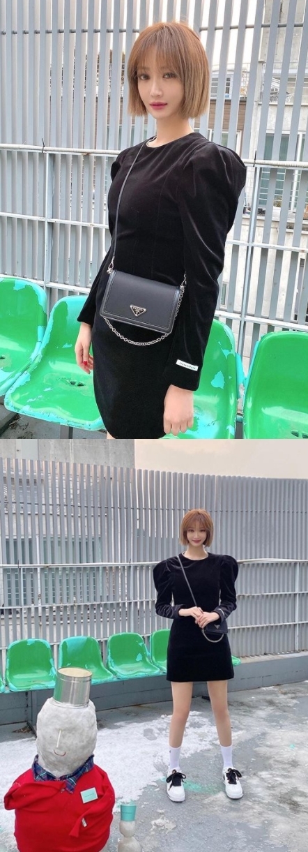 Actor Go Joon-hee has emanated a dotted charm.On the 20th, Go Joon-hee posted several photos on his Instagram.Go Joon-hee in the public photo shows a slim leg with a black dress, especially with a small face and a taller proportion.Still, he has a short haircut and has demonstrated the charm of a single-stroke causer.On the other hand, Go Joon-hee recently appeared on SBS entertainment program Jungles Law in Ulleungdo, Dokdo.Photo Go Joon-hee SNS