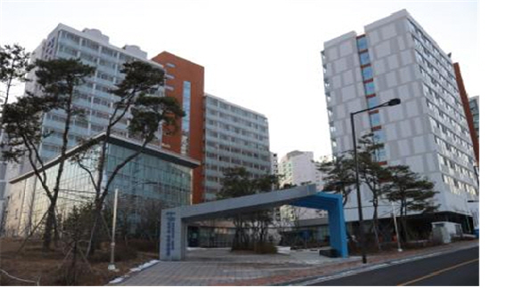경기도 고양시 원흥역 인근에 위치한 한국장학재단-은행권 대학생 연합기숙사 전경
