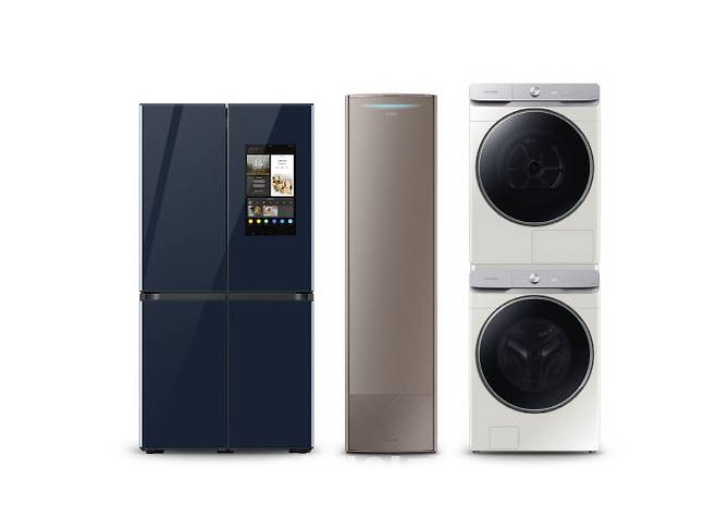 (왼쪽부터)  ‘비스포크 패밀리허브’ 냉장고, 무풍 에어컨 갤러리,  ‘그랑데 AI’ 세탁·건조기 제품사진.(사진=삼성전자)
