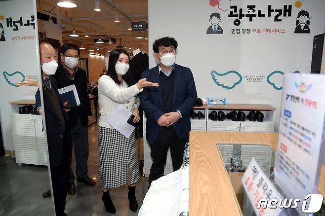 김종효 광주시 행정부시장이 21일 토탁토닥 청년알자리카페를 방문했다. © 뉴스1