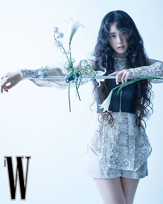블랙핑크 지수, 디올 여성 2021 봄 여름 레디-투-웨어 더블유 코리아 패션 화보 공개