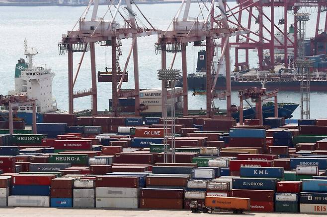 Containers awaiting export at Busan Port. (Yonhap News)