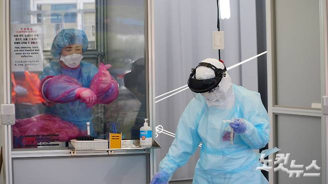 제주공항 워크스루 선별진료소. 고상현 기자