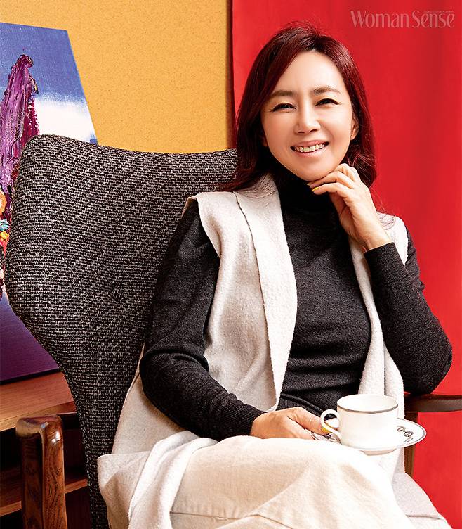 집에 지인들을 초대하는 건 그녀의 취미 중 하나지만, 요즘은 사회적 거리두기를 실천하고 있다고.