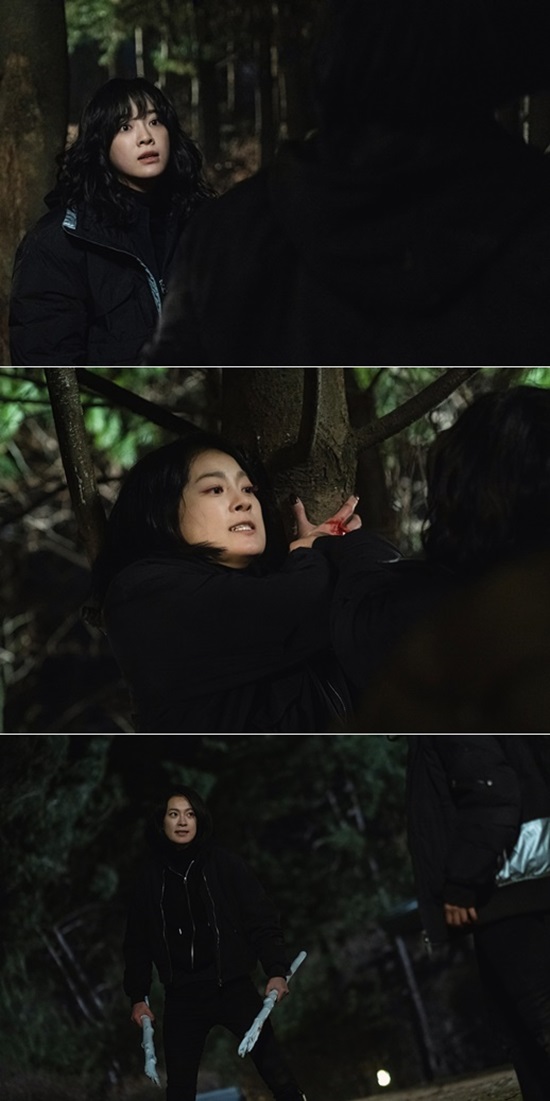 Wonderful Rumors released Kim Se-jeong and Ok Ja-yeon Bloody Tie Bloody Fight Steel Series on the 22nd.In the last broadcast, Counters entered the final round with Baek Hyang-hee (Ok Ja-yeon) and Shin Myung-hui (Choi Kwang-il), raising the immersion to its peak.In particular, Baek Hyang-hee raised his curiosity about the 15th episode of the broadcast as he provoked Kim Se-jeong, who was defenseless, as soon as Counters set up a line in Shin Myung-huis hideout and rushed to the devils call.In the open Steel Series, Kim Se-jeong and Ok Ja-yeon are captivating the attention of the audience with their bare hands, showing a full-bloody fight that overpowers their opponents at once.The two men armed with all black from head to toe raise tension.Kim Se-jeong flashes his sharp eyes that will pierce the pitch-black darkness at once, and he is neutralizing Ok Ja-yeon, who threatens him, with Body, adding curiosity about what Kim Se-jeongs heated action struggle will bring.In another SteelSeries, Ok Ja-yeon is eye-catching as he faces Kim Se-jeong with his blood-stained hands.Ok Ja-yeons Bloody Tie, which has a bloody look with its teeth like a cliff-ended baleful before the evil call, stimulates curiosity about what will happen.Indeed, expectations are high whether Kim Se-jeong and Ok Ja-yeon will end the tough villain, and Kim Se-jeong will be able to succeed Ok Ja-yeons evil phrase.The production crew said, Kim Se-jeong and Ok Ja-yeon will amplify the spectacular fun with Body Action acting.The two men carefully checked the action action with the action staff and constantly matched the action, revealing a special enthusiasm than ever.The girl crush will explode as well as the 5th elevator action god that became a hot topic earlier. The 15th episode of The Wonderful Rumor will air at 10:30 p.m. on the 23rd./ Photo = OCN