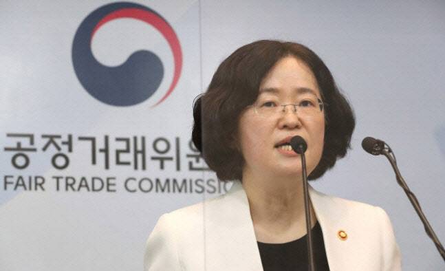 조성욱 공정거래위원장이 지난해 9월 28일 오전 세종시 정부세종청사에서 온라인플랫폼 중개 거래의 공정화에 관한 법률 제정안의 취지와 방향에 대해 브리핑하고 있다. (사진=연합뉴스)