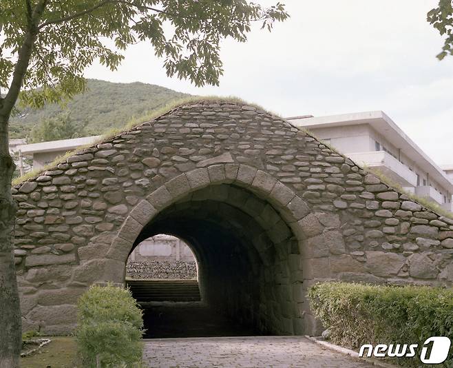 황해남도 해주시 옥계동에 남아 있는 해주석빙고 전경. 고려 초기에 처음 조성된 유적이다.(미디어한국학 제공) 2021.01.23.© 뉴스1