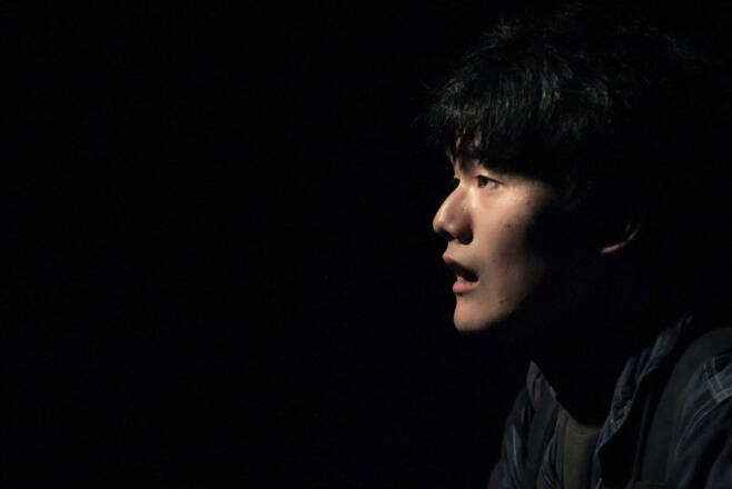 2017년 연극 ‘손님들’에서 소년을 연기한 김하람 연극배우 [사진=프로젝트 내친김에]
