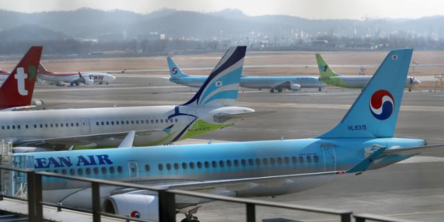 지난 20일 김포공항에 멈춰 선 항공기들. 뉴스1
