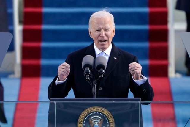 20일 미국 수도 워싱턴D.C의 미 의회 의사당에서 열린 취임식에서 조 바이든 대통령이 취임 연설을 하고 있다. AP 통신