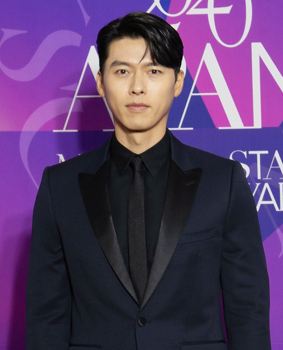 Actor Hyun Bin poses on the red carpet of the 2020 APAN Star Awards held at the Kyung Hee University campus in central Seoul on Saturday afternoon. [APAN STAR AWARDS]