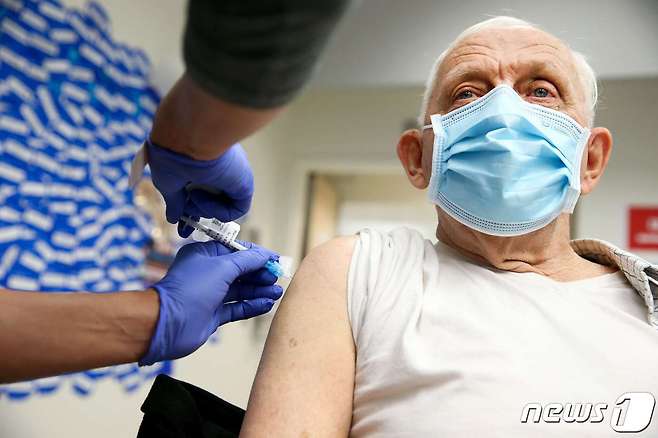 코로나19 백신 접종 <자료사진> © AFP=뉴스1