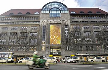 2009년 절도단에 의해 귀금속 매장이 털린 독일 베를린 카우프하우스 데스 베스텐스 백화점. 게티이미지.