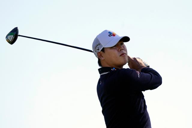 김시우가 25일 미국 캘리포니아주 라 킨타의 PGA웨스트 스타디움 코스에서 열린 PGA 투어 아메리칸 익스프레스 최종 라운드 3번 홀에서 티샷하고 있다. 라 킨타=AP 연합뉴스