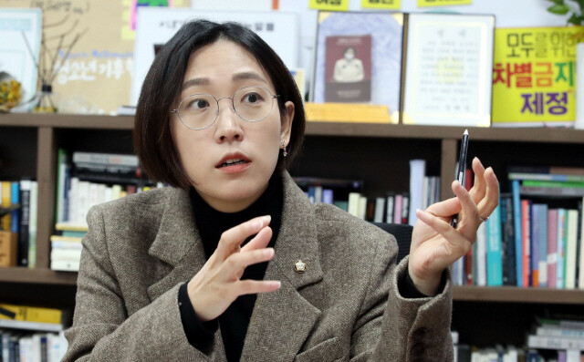 장혜영 정의당 의원이 지난 18일 오후 국회 의원회관에서 한겨레와 인터뷰를 하고 있다. 김경호 선임기자 jijae@hani.co.kr