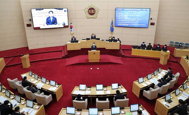 26일 올해 첫 회기인 제349회 임시회 본회의에 전라남도의회 사상 처음으로 의장에 대한 불신임 결의안이 상정됐다./전남도
