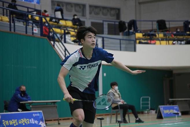 부상과 방황을 극복하고 3년 만에 대표팀에 합류한 배드민턴 남자 단식 차세대 에이스 전혁진. 요넥스