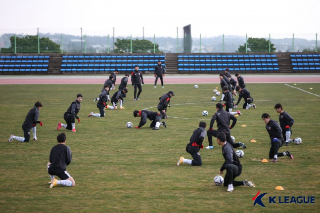 제주 서귀포 일대에서 훈련 중인 포항 선수단. 제공 | 한국프로축구연맹