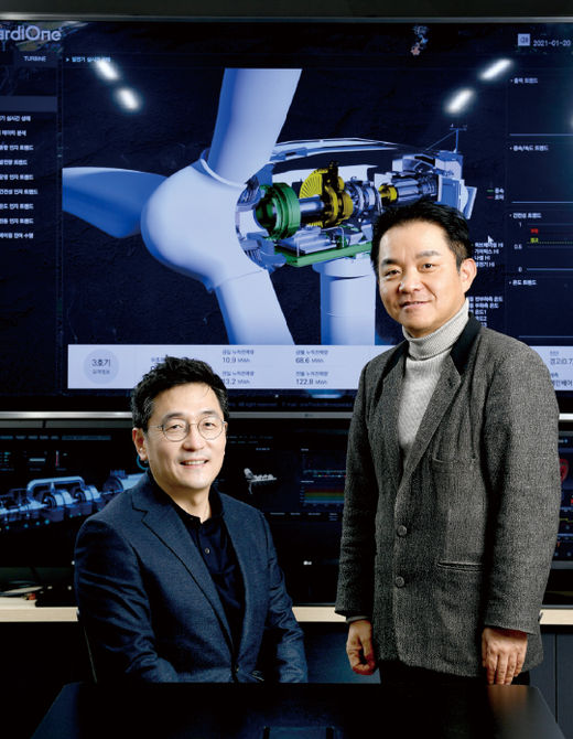 윤병동(왼쪽) 대표와 이경전 교수 / 김기남 기자