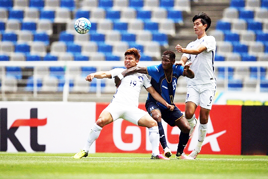 박정빈(사진 맨 왼쪽)은 한국 U-23 축구 대표팀에서 3경기를 뛰었다(사진=KFA)